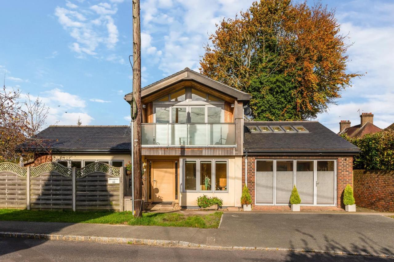 Silvergrove In E Sussex * Newick