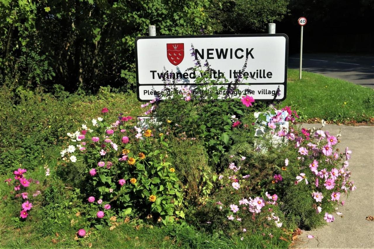Silvergrove In E Sussex * Newick